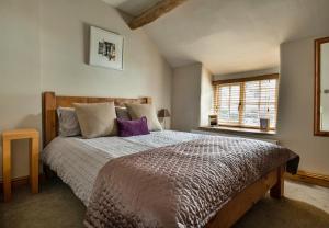 Postel nebo postele na pokoji v ubytování Finest Retreats - Wye Head Cottage