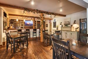 Kuchyň nebo kuchyňský kout v ubytování 3 Pines Lodge Muskoka