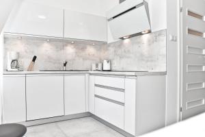 Kuchyňa alebo kuchynka v ubytovaní Apartament w Chmurach - Apartamentuj