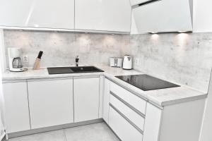 Kuchyňa alebo kuchynka v ubytovaní Apartament w Chmurach - Apartamentuj