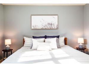 Ένα ή περισσότερα κρεβάτια σε δωμάτιο στο Crestview Retreat - Mountain View, Fire Pit, Grill