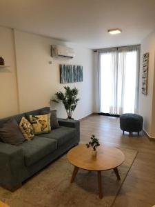 a living room with a couch and a table at Departamento Boutique II en Nueva Cordoba in Cordoba