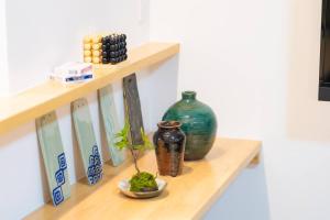 a shelf with a vase and a plant on it at Convertel Honhaneda - Vacation STAY 12259 in Tokyo
