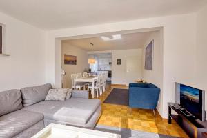 a living room with a couch and a table at Haus Lubecca Ferienhaus Lubecca Appartement 02 in Timmendorfer Strand