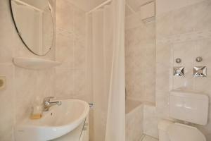 Koupelna v ubytování Gorch-Fock-Straße 16 Gorch-Fock-Str 16 Appartement 8 + 10 fotografií