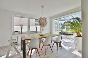 Fotografie z fotogalerie ubytování Ferienhaus Glockenstraße Ferienwohnung Ostseehöhe Appartement 1 v destinaci Scharbeutz