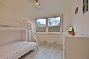 Postel nebo postele na pokoji v ubytování Ferienhaus Glockenstraße Ferienwohnung Ostseehöhe Appartement 1