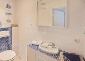 Koupelna v ubytování Ferienhaus Glockenstraße Ferienwohnung Ostseehöhe Appartement 1
