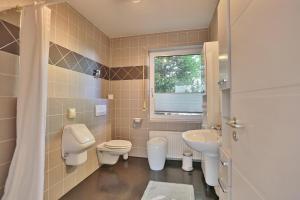Koupelna v ubytování Ferienhaus Glockenstraße Ferienwohnung Ostseehöhe Appartement 1