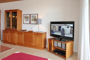 TV a/nebo společenská místnost v ubytování Strandperle Strandperle Appartement 107