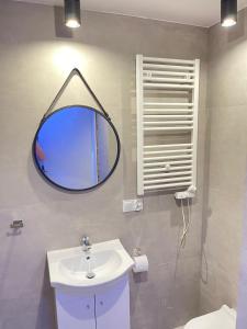 Kúpeľňa v ubytovaní YOURAPART JACUZZI przy ZAMKU KRÓLEWSKIM