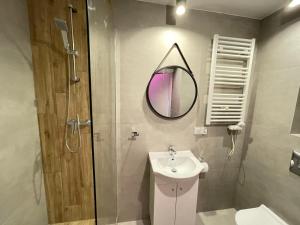Kúpeľňa v ubytovaní YOURAPART JACUZZI przy ZAMKU KRÓLEWSKIM