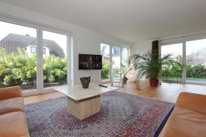 a living room with a couch and a table at Ferienhaus Gorch-Fock-Str 37 Ferienhaus Gorch-Fock-Str 37 in Timmendorfer Strand