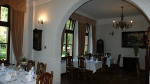 ห้องอาหารหรือที่รับประทานอาหารของ Pałac Poraj