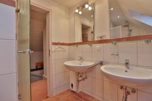 Ένα μπάνιο στο Ferienhaus Seeweg Ferienhaus Seeweg 4 +24 φωτογραφίες