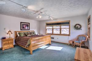 una camera da letto con un letto, una sedia e una finestra di Remote WY Ranch with 170 Acres and Views Galore! a Glenrock