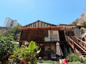 a house that is sitting on top of a hill at Selva Hospedaje in Valparaíso