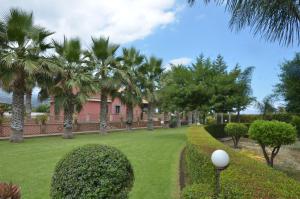 Vonkajšia záhrada v ubytovaní Villa Papardo