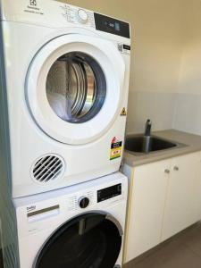 班达伯格Lux in Bundy - Wifi, AC, Netflix and comfort的相册照片