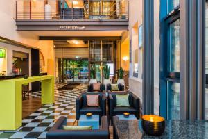 a lobby of a hotel with couches and chairs at nestor Hotel Stuttgart-Ludwigsburg in Ludwigsburg