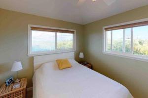 En eller flere senge i et værelse på Ruby - Ocean view with privacy