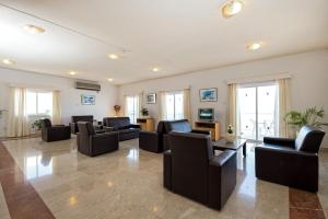 Foto da galeria de Sunny Hill Hotel Apartments em Pafos