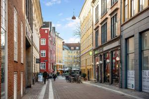 Gallery image of Sanders Leaves - Precious Two-Bedroom Penthouse In Downtown Copenhagen in Copenhagen