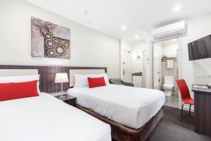 Postel nebo postele na pokoji v ubytování ibis Styles Kingsgate Hotel