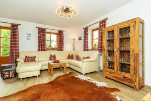 a living room with a couch and a book shelf at Chalet Bergromantik in Reit im Winkl