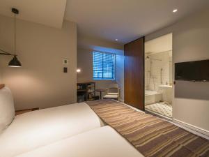 Postel nebo postele na pokoji v ubytování Ebisuholic Hotel