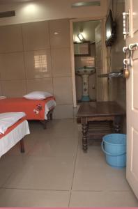 Φωτογραφία από το άλμπουμ του Mourya Deluxe A/C Lodge σε Chitradurga