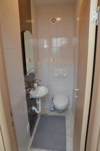 Kamar mandi di Apartman Ema BIG 64m2-duplex Kopaonik