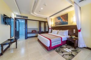 Giường trong phòng chung tại PrideInn Paradise Beach Resort & Spa Mombasa