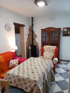 a living room with a table and a couch at Casa Monte Los Peñasquitos in Cazalla de la Sierra