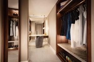 Voodi või voodid majutusasutuse The Londoner Hotel toas