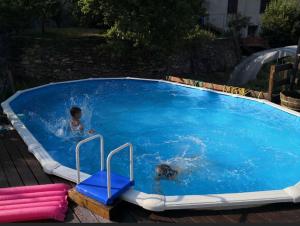 בריכת השחייה שנמצאת ב-La Casa della nonna או באזור
