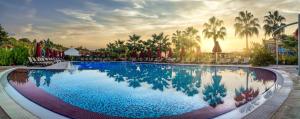 The swimming pool at or close to Justiniano Deluxe Resort