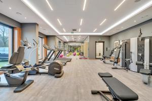 a gym with treadmills and elliptical machines at Baltica Panorma View by TriApart in Gdańsk