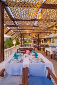 מסעדה או מקום אחר לאכול בו ב-Justiniano Deluxe Resort