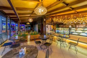 A restaurant or other place to eat at Justiniano Deluxe Resort