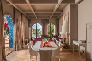 a dining room with a table and chairs at Villa Orquidea in Benalup Casas Viejas