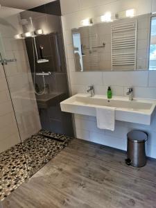 Premium Appartements Di Bora tesisinde bir banyo