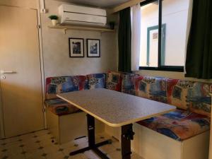 Zdjęcie z galerii obiektu Toskana-Viareggio-Chalet-Zona-Rosa-1-mit-Klimaanlage-und-Wlan w Viareggio