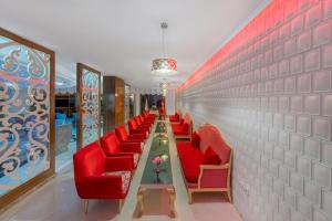 A seating area at Justiniano Deluxe Resort
