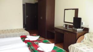 Galeriebild der Unterkunft Family Hotel Medven - 1 in Medven + 16 Fotos