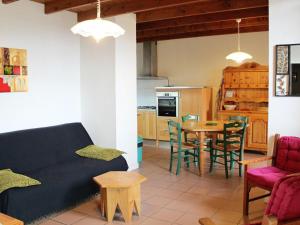 Kuchyň nebo kuchyňský kout v ubytování Gîte familial en pleine nature avec cour privée, Wi-Fi et proche randonnées à Le Mas-de-Tence - FR-1-582-132