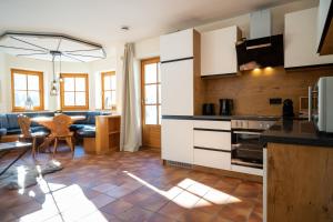 Kuchyň nebo kuchyňský kout v ubytování Landhaus Lodges Kaprun by we rent