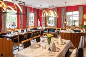 Restavracija oz. druge možnosti za prehrano v nastanitvi Hotel Restaurant Grüner Baum und Altes Tor
