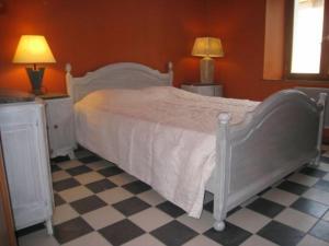 a bedroom with a white bed with a checkered floor at Gîte Tonnoy, 3 pièces, 4 personnes - FR-1-584-35 in Tonnoy