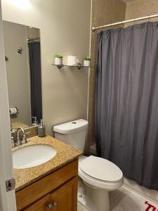 Ένα μπάνιο στο Arlington, VA for Lovers and Friends +25 φωτογραφίες